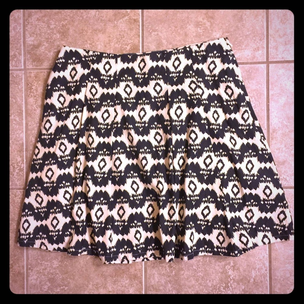 LIZ CLAIBORNE Tribal Pleated Aline Skirt